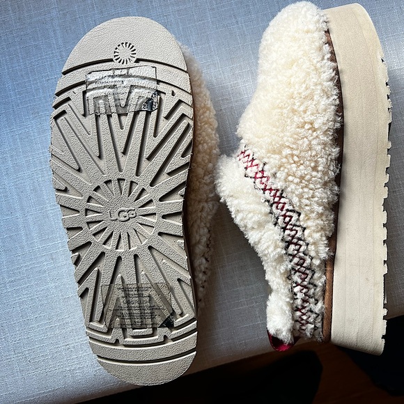 UGG Taz Platform Slippers in Sherpa - Picture 2 of 4